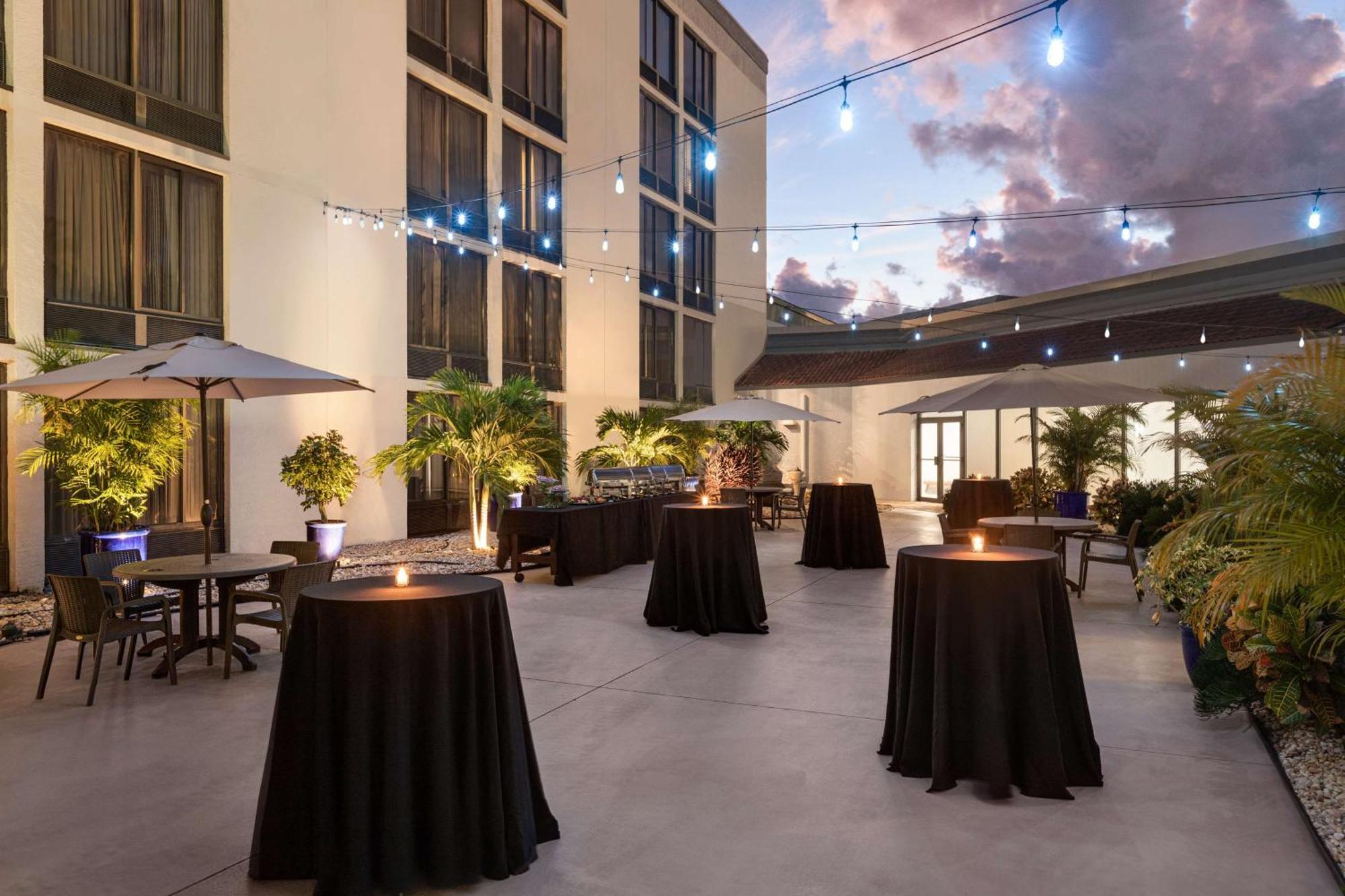 Doubletree By Hilton Fort Myers At Bell Tower Shops Εξωτερικό φωτογραφία